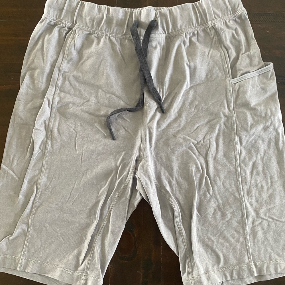 Men’s lululemon short size L